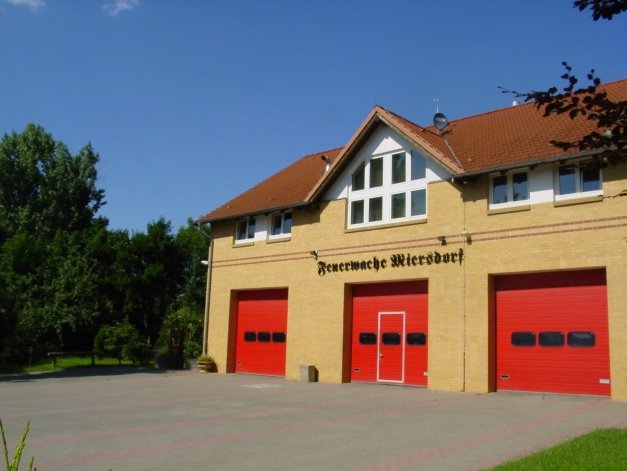 Feuerwache Miersdorf 1.JPG